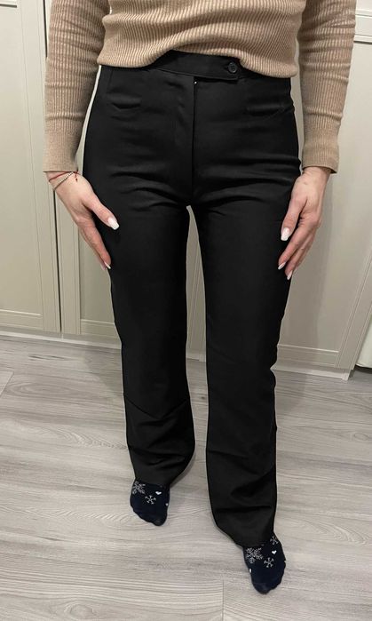 Pantaloni negrii evazati!