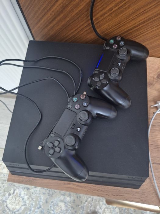 Продам Ps4 pro с полной комплектацией