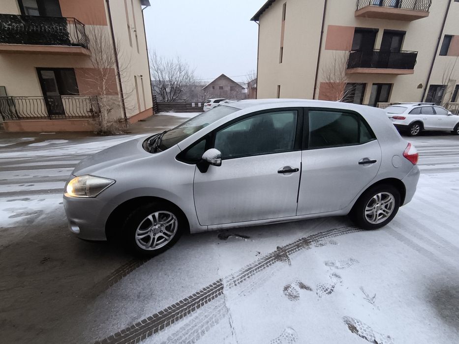 Toyota  Auris 2010