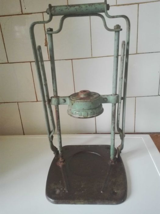 Затварячка за буркани и медни чиния и тенджера .