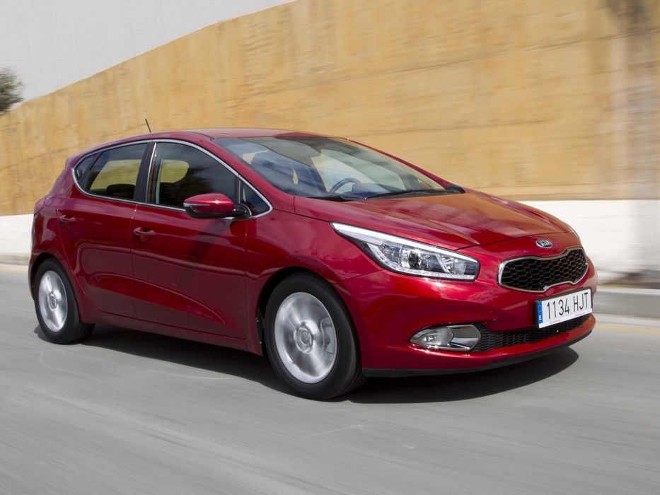 Решетка радиатора KIA CEED 2013-