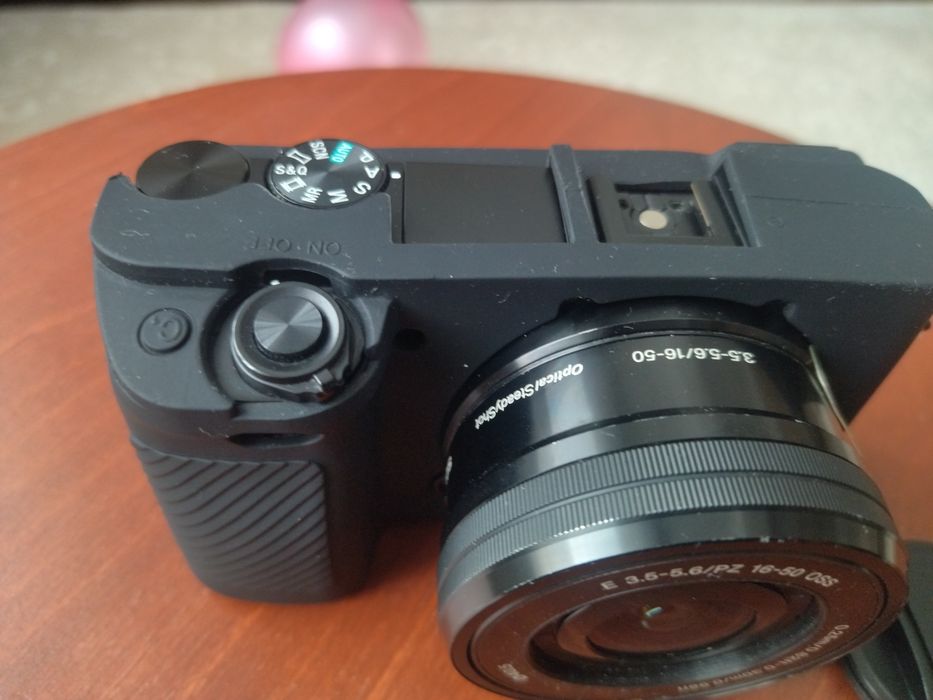 Sony a6100 отличное состояние