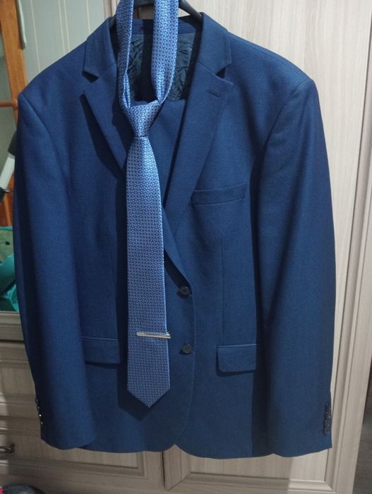 Костюм.          .