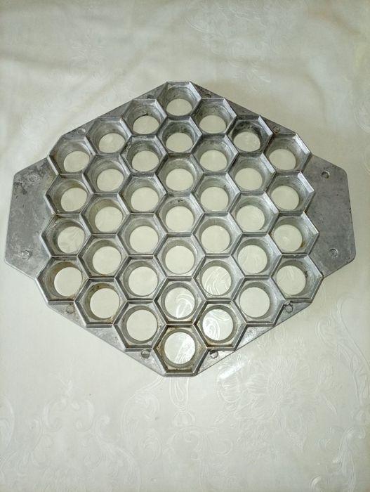 Пельменница, кухонная утварь
