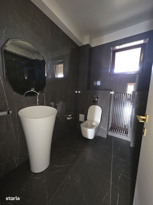 Casă de închiriat cu 6 camere în Damaroaia