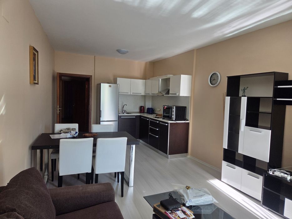 Дава се под наем Двустаен апартамент в к.к. Св.Св. Константин и Елена - 60 кв.м за 600 € - Снимка #1