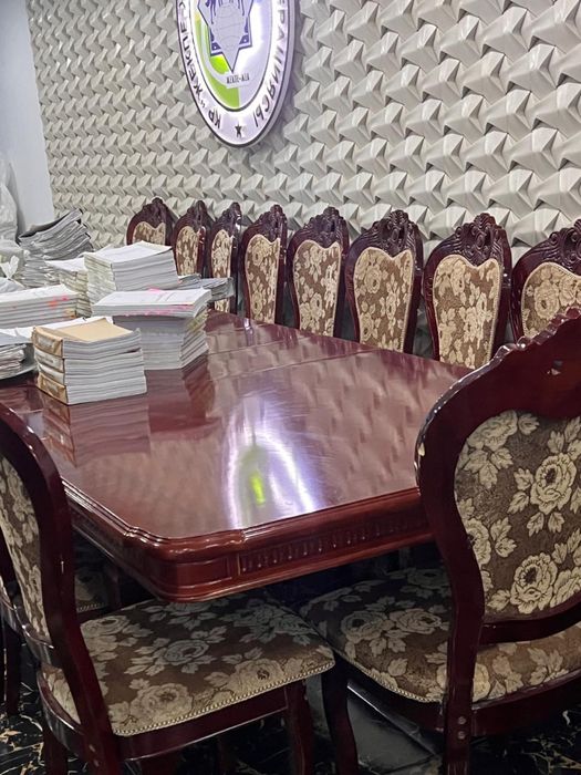 Стол со стульями