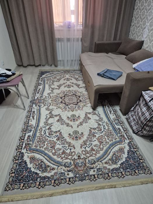 продам ковер 3 × 1,5 метра
