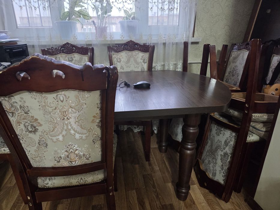 2 стола и 10 стульев