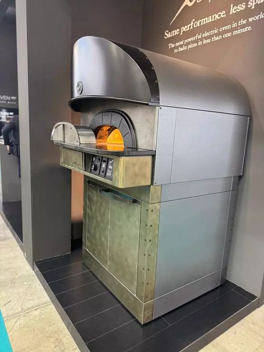 продается пицца печь из италии