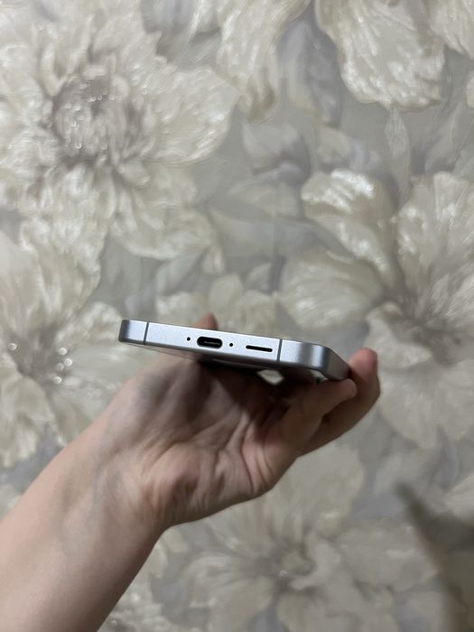 Телефон Samsung Galaxy s 24 fe