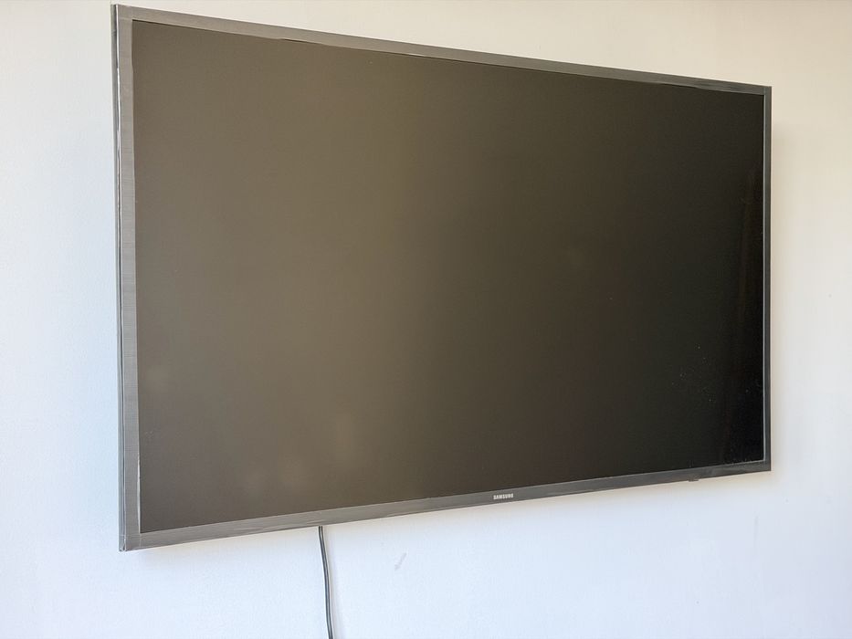 Телевизор SAMSUNG 106 диагональ