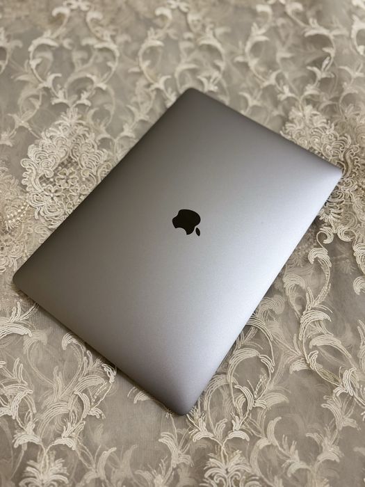 Macbook pro i7 16/512