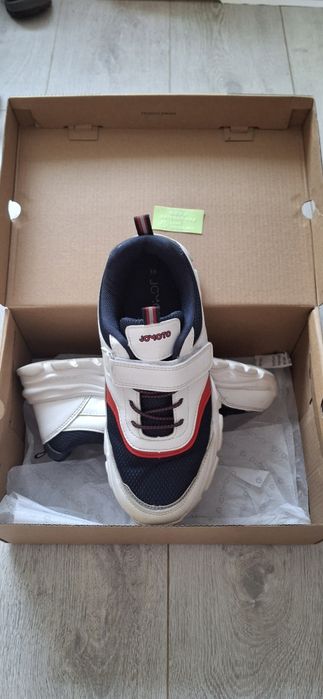 Продам кроссовки