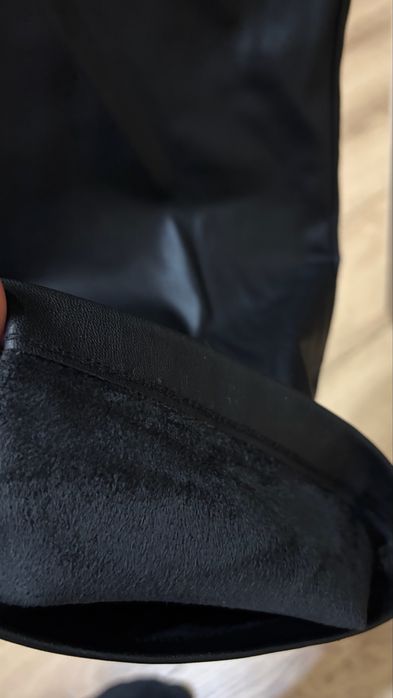 Продам черные еожаные брюки для девочки