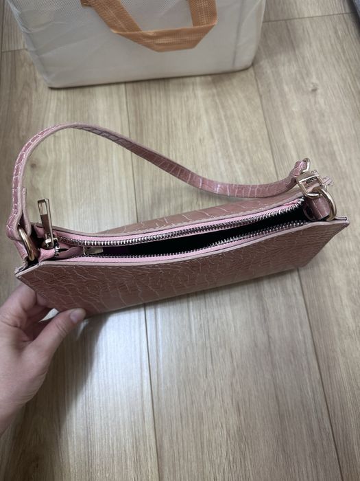 Сумка на плечо розовая