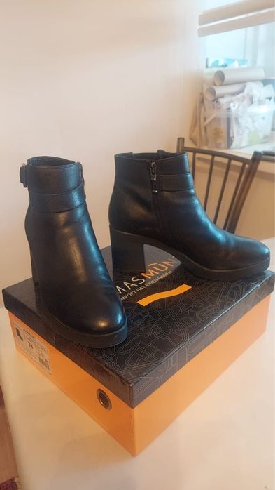 Сапоги на каблуке осенние