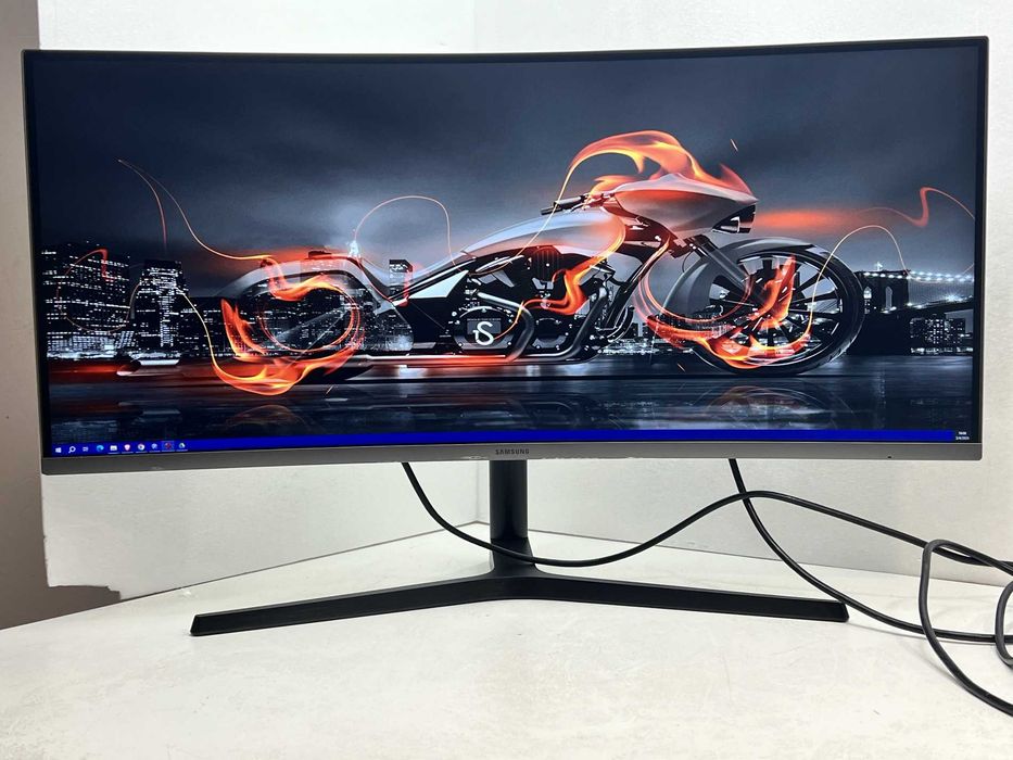 Монитор Samsung C34H890WGU 34" 3440 x 1440 UltraWide Quad HD VA