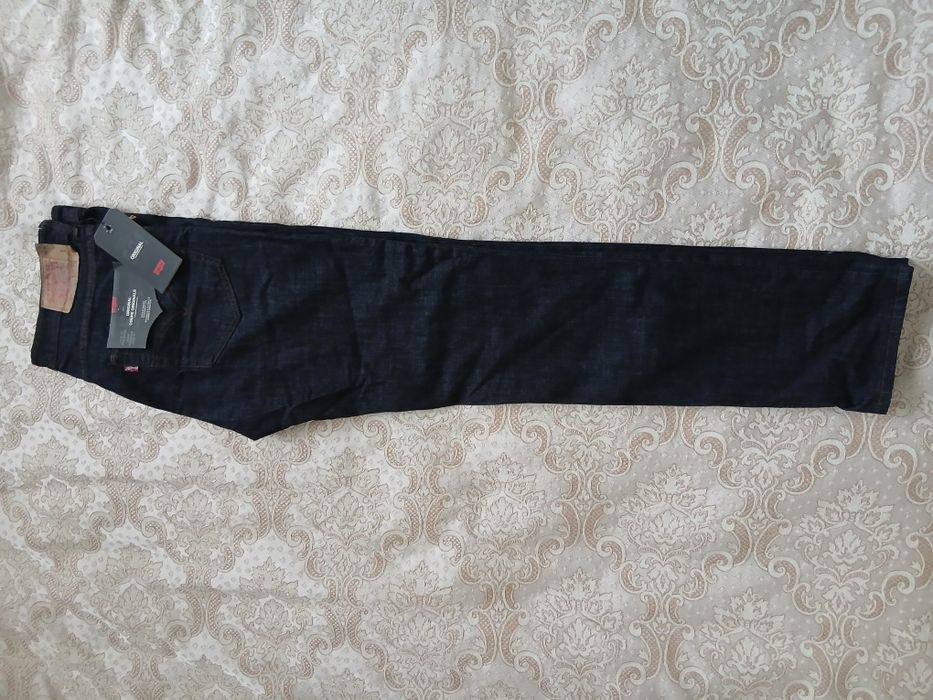 Продам джинсы  Levi's