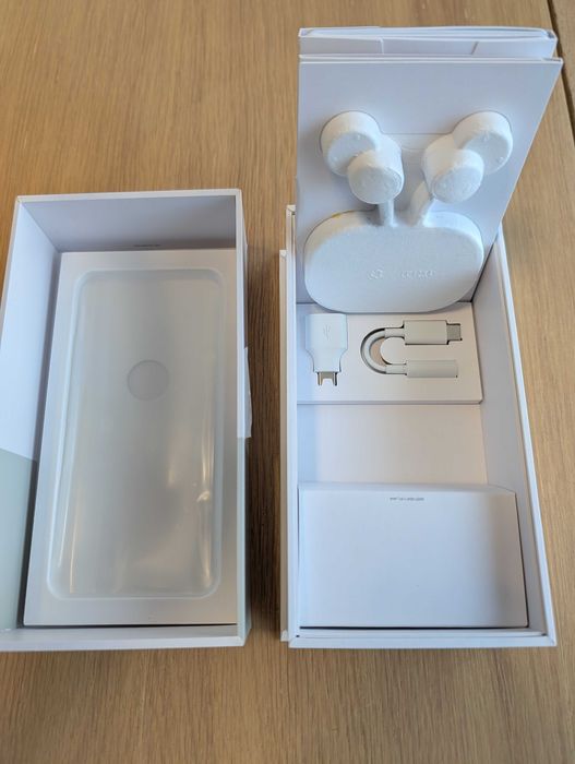 Google Pixel 3, 64GB + Spigen Rugged Armor
