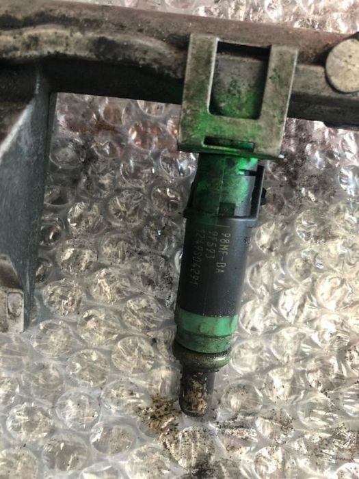 injectoare ford focus 1.6 benzina