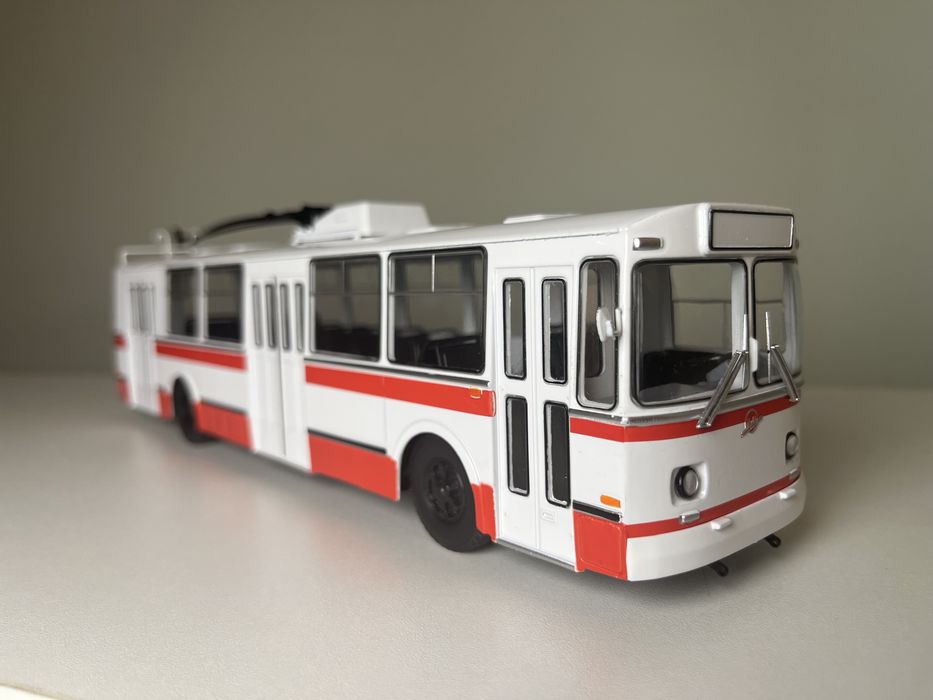 Продам ЗИУ-682 Б 1:43