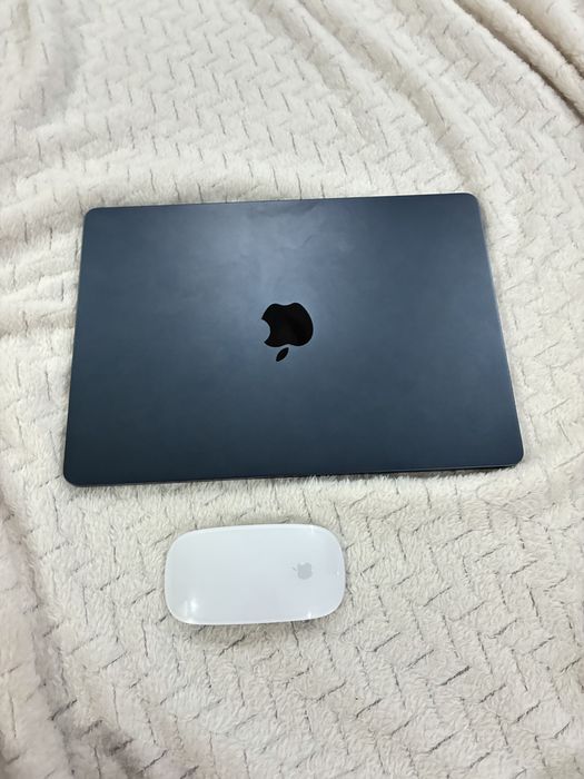 Vand urgent MacBook Air M3 – Nou, Intact