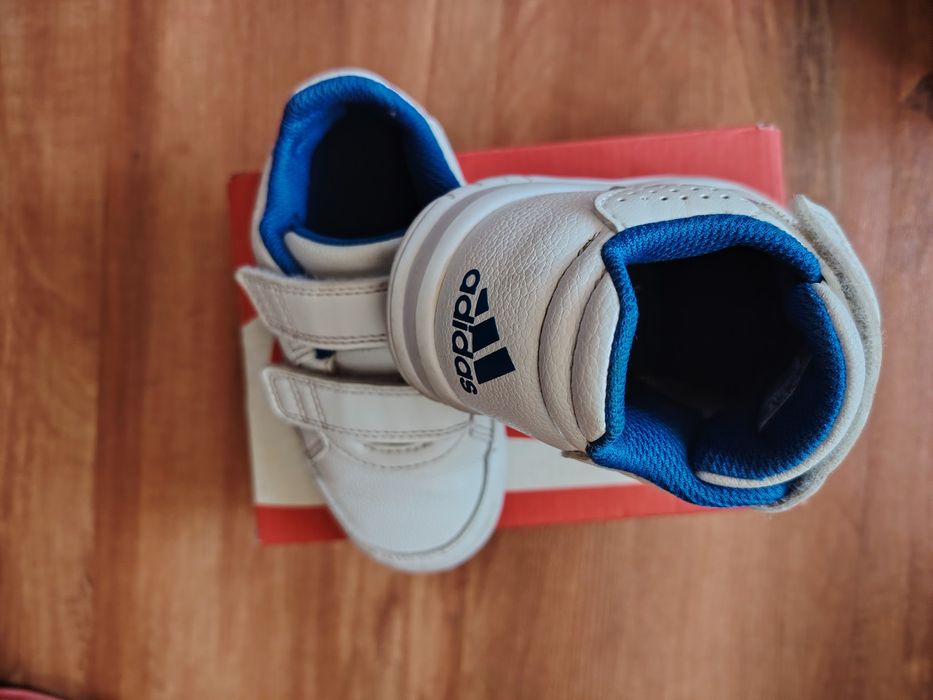 Детски маратонки Adidas номер 25