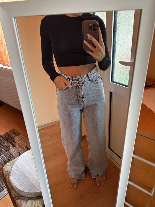 Vand blugi impecabili.