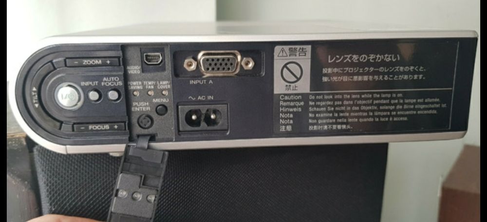 Videoproiector sony slim