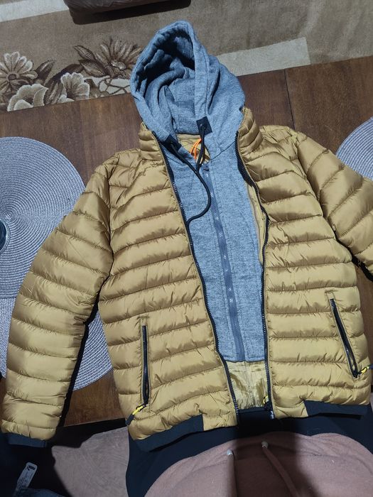 Продавам яке с качулка
