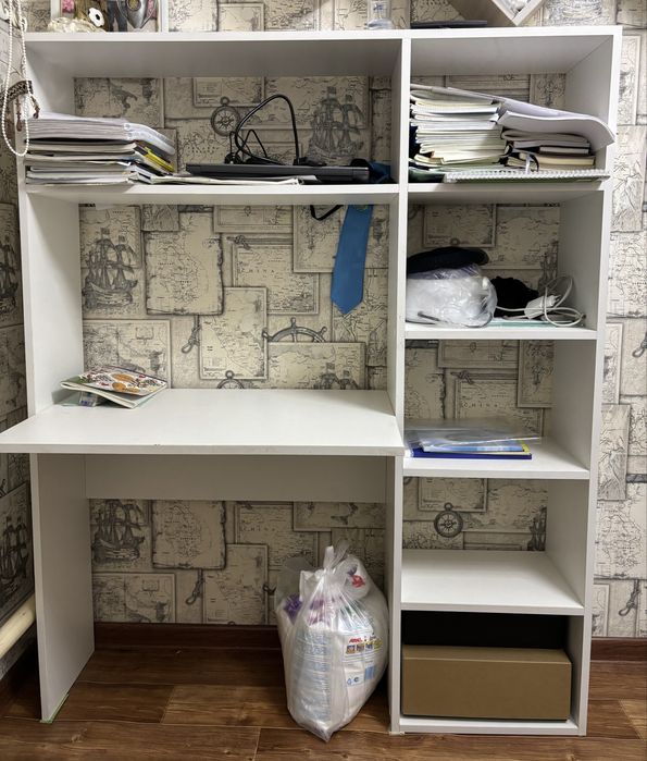 Стол обычный в хорошем состояний