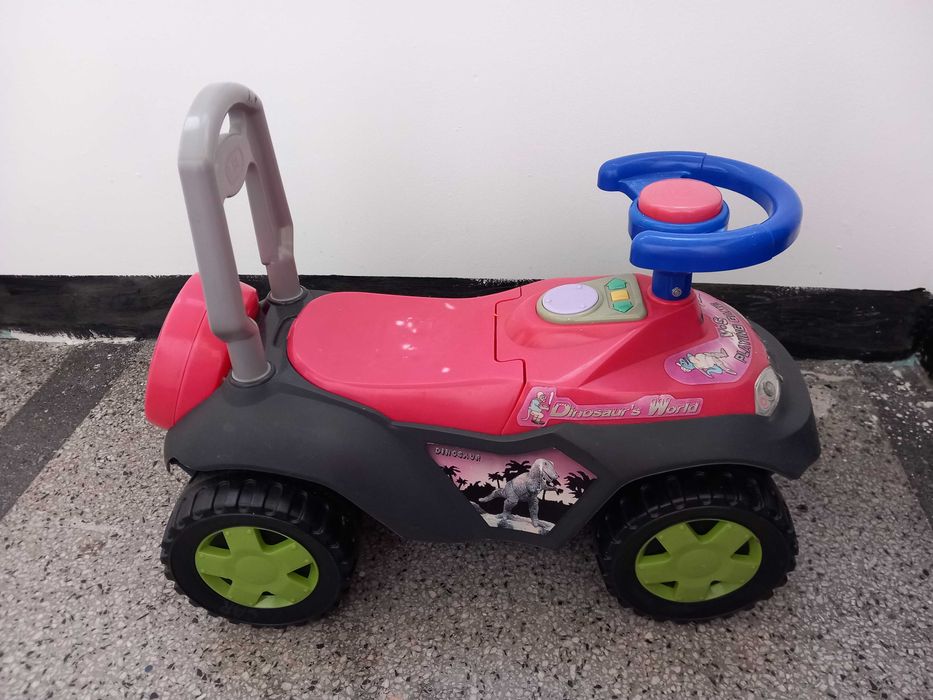 Детска музикална кола за яздене (бутане с крачета) „Дино Chipolino"