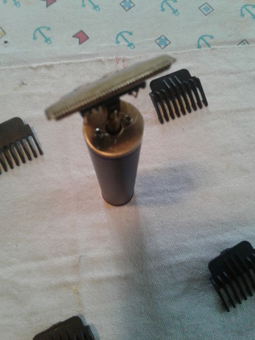 Vănd aparat de tuns si aranjat barba nou GRITSY, pret ,80 lei!