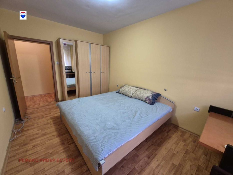 Дава се под наем Тристаен апартамент в Русе, Възраждане - 134 кв.м за 408 € - Снимка #7