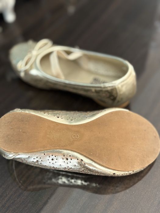 Продаются золотистые туфельки