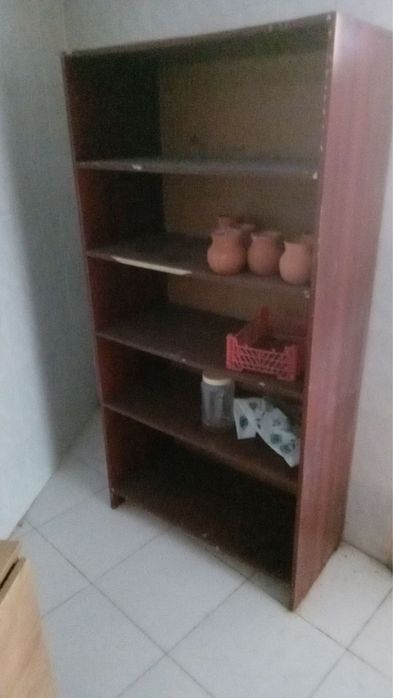Шкаф, за два шкафа цена 600 тыс сум. Вместительный, удобные полки и от