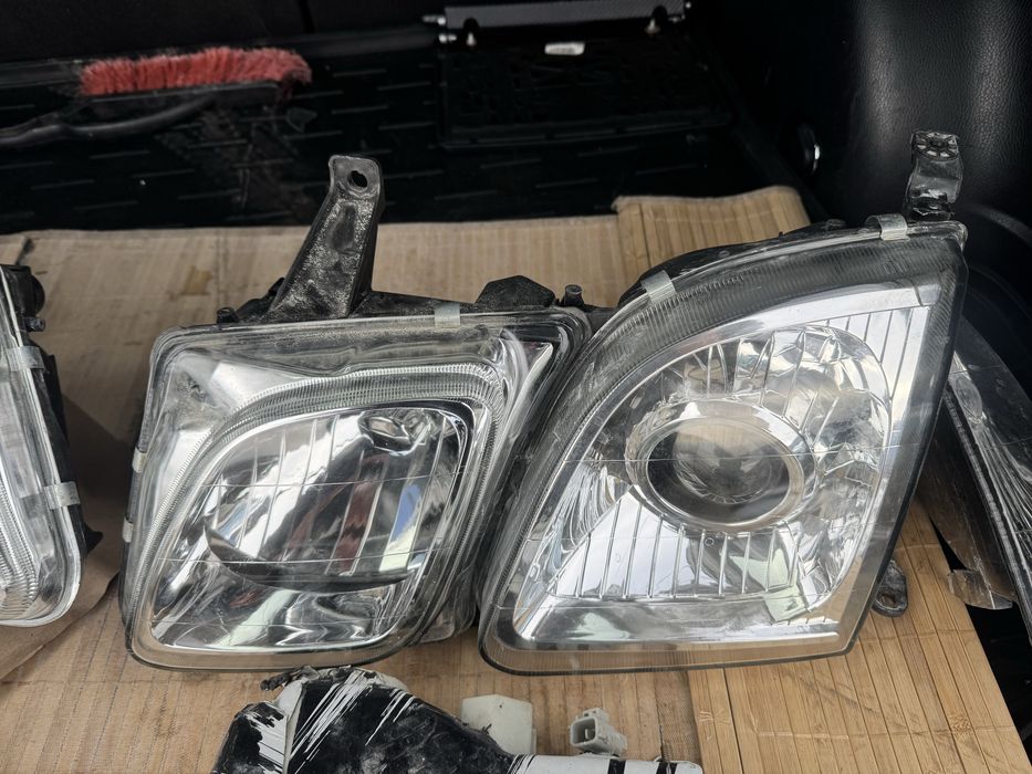 Лексус 470 фары комплект