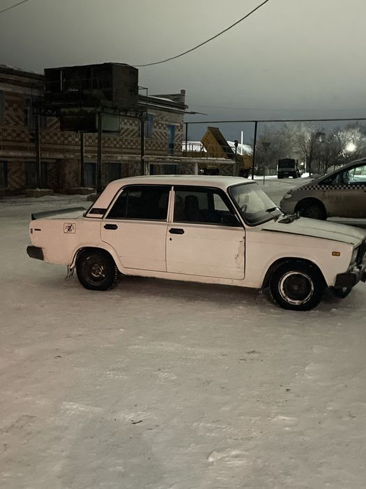 Продам ваз 2107 в хорошем состаяний