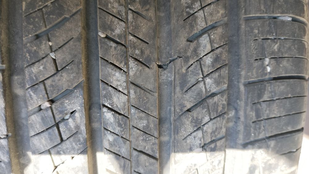 Продам резину 235/65/R17