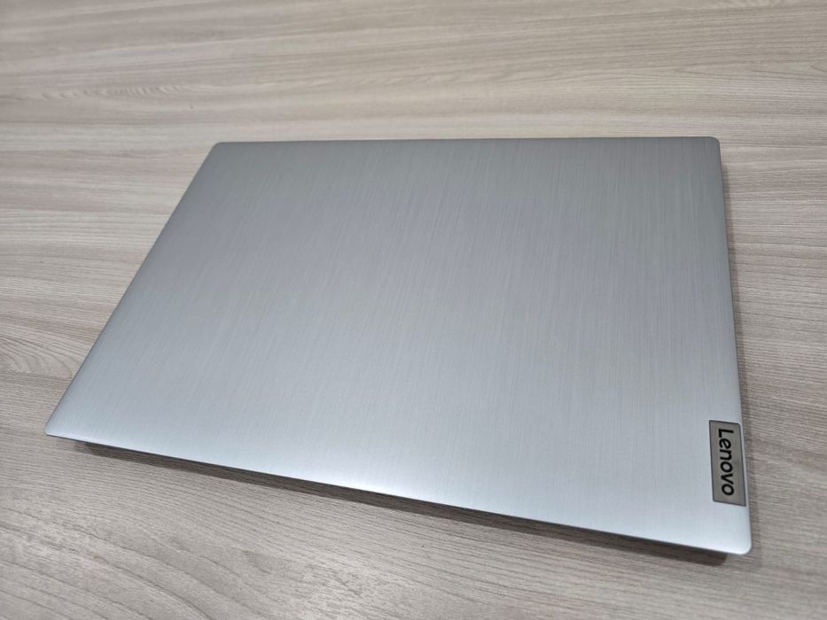 Ноутбук LENOVO 2022 года продам