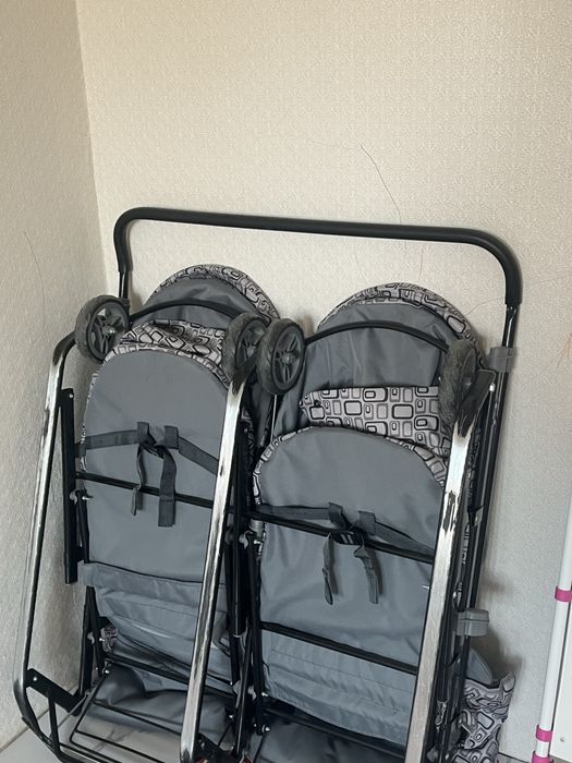 продам двухместную коляску