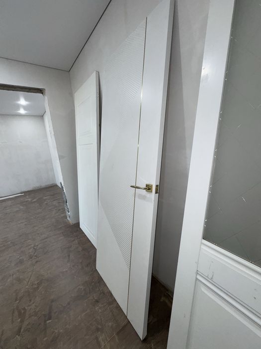 Продам межкомнатные белые двери