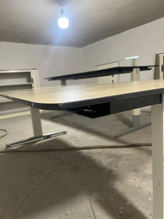 Masa de birou din textolit cu picioare reglabile