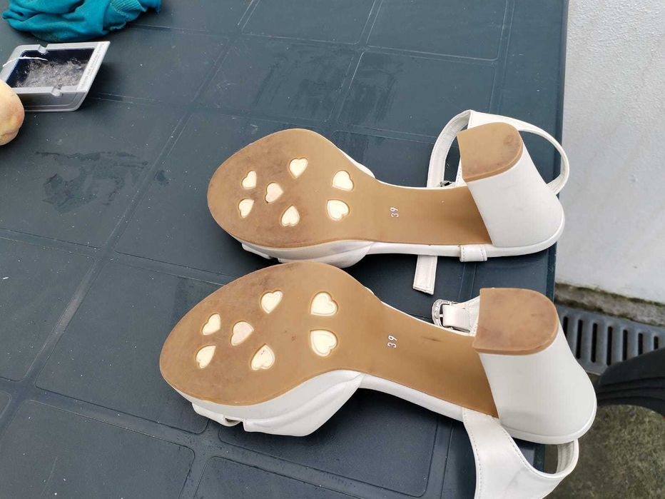 Sandale piele, mărimea 39 purtate o singură dată, fără defecte