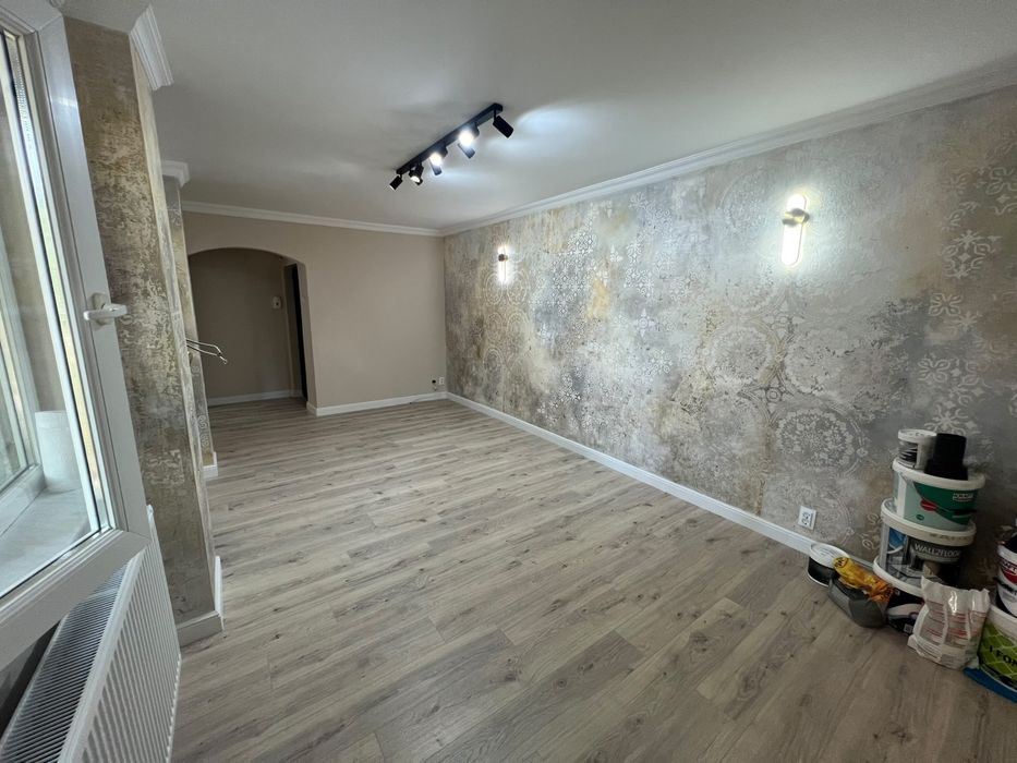 Vand apartament decomandat pe mioritei