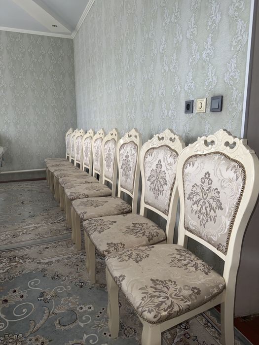 Гостевой стол со стулями
