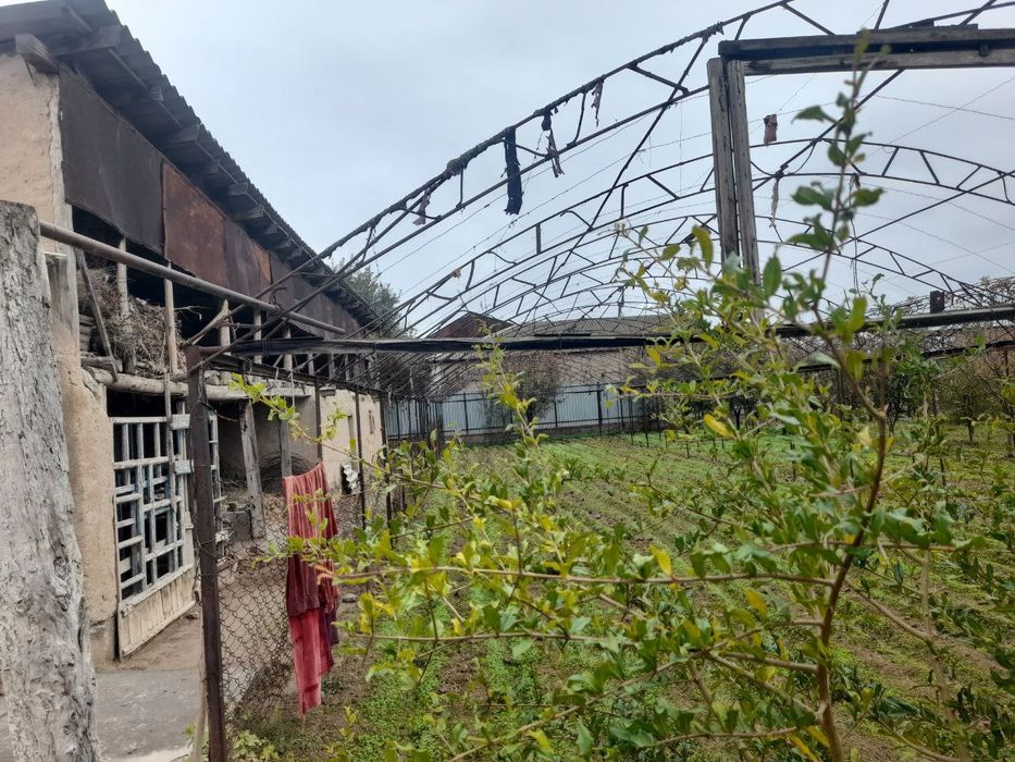 Чиноз Ер майдони, 5.9 сотих сотилади .Чиноз темир йул вогзали ёнида ма