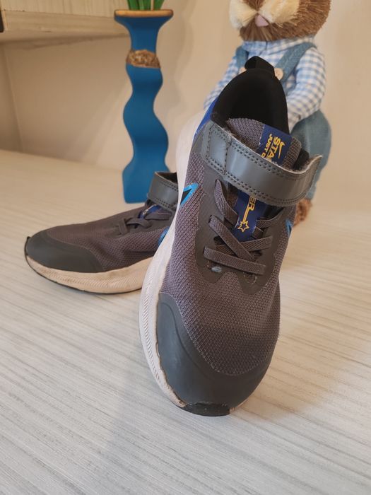 Adidasi Nike marime 32