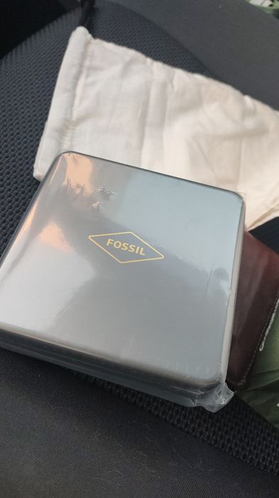 Portofel Fossil maro din piele